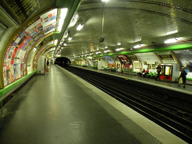 intérieur de station de métro, station Trinité